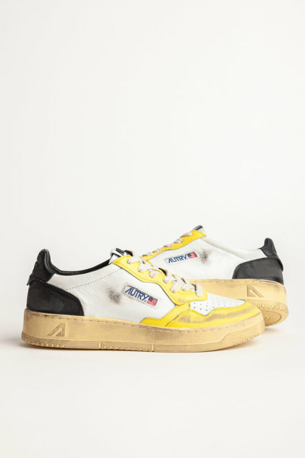 AUTRY-MEDALIST LOW SNEAKERS IN LEATHER COLOR WHITE YELLOW BLACK