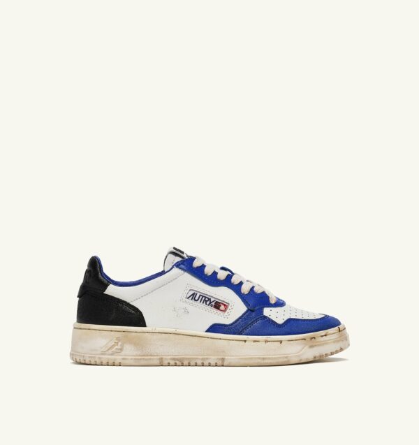 AUTRY-SUPER VINTAGE LOW SNEAKERS IN WHITE BLUE AND BLACK LEATHER