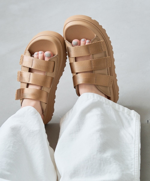 UGG – GOLDENGLOW SLIDE SANDAL DARK SAND