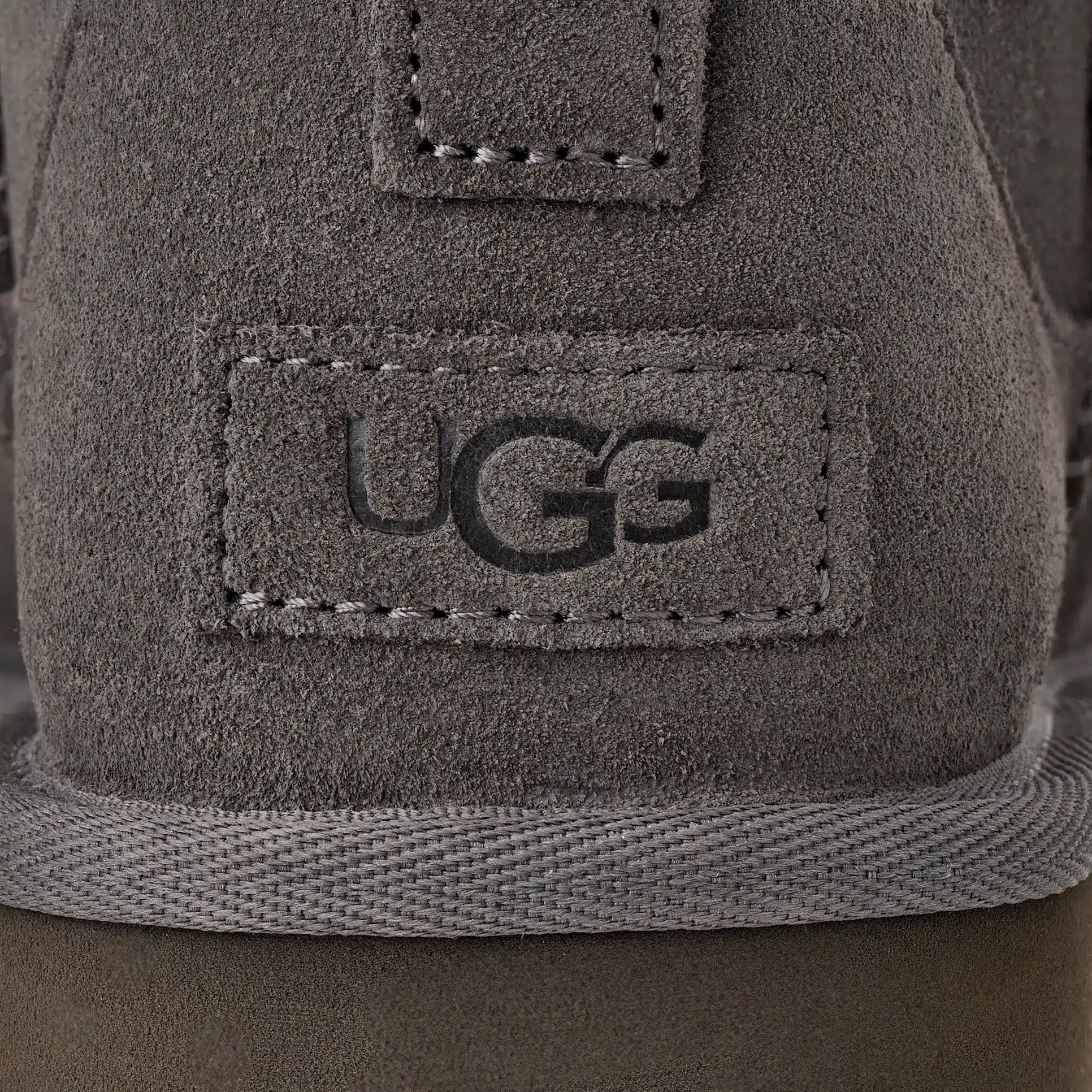 1135092-UGG – Classic Ultra Mini Platform Charcoal