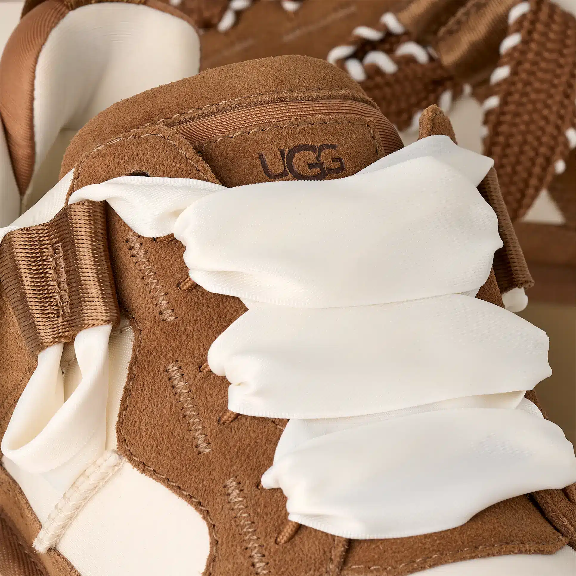 UGG-Astromel Chestnut