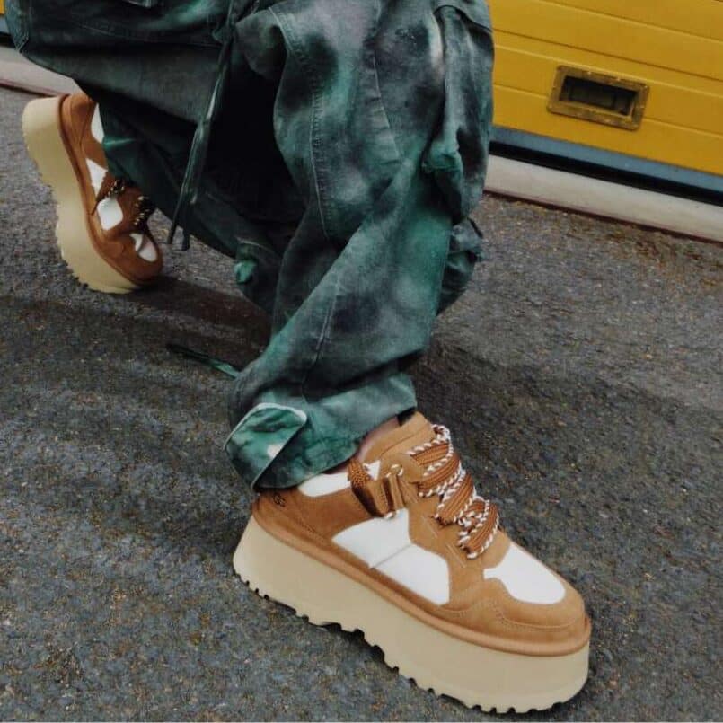 UGG-Astromel Chestnut