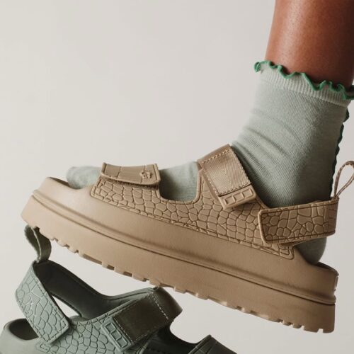 UGG – WOMEN'S GOLDENGLOW EMBOSSED SANDAL MUSTARD SEED 1175311-MDSD