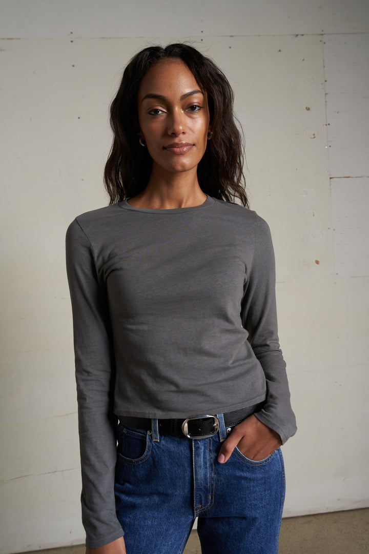 PERFECT WHITE TEE–JAMIE RECYCLED COTTON CREW TEE CHARCOAL