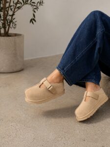 UGG-GOLDENSTAR HI CLOG SAND 1167550 SAN