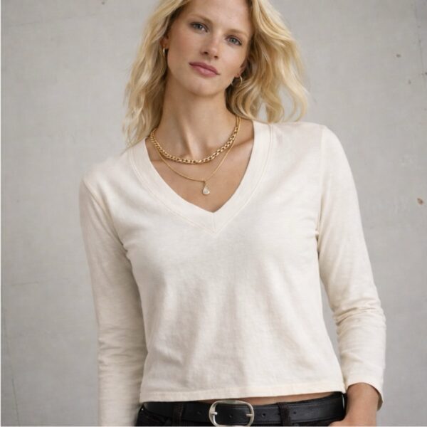 PERFECT WHITE TEE – FIONA RECYCLED COTTON V NECK TEE SUGAR
