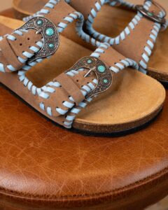 TAJI-BUCKLE BEAT SUEDE MINK SKY