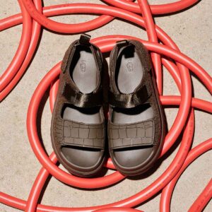 UGG-GOLDENGLOW EMBOSSED SANDAL DENSE SMOKE