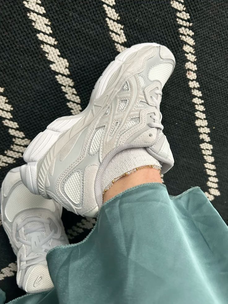 ASICS-GEL-NYC CREAM / CLOUD GREY
