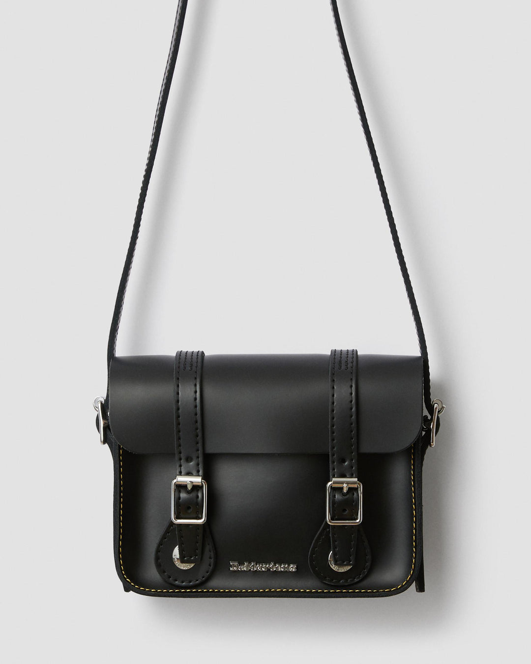 DR. MARTENS – 7 INCH LEATHER CROSSBODY BAG BLACK AB098001