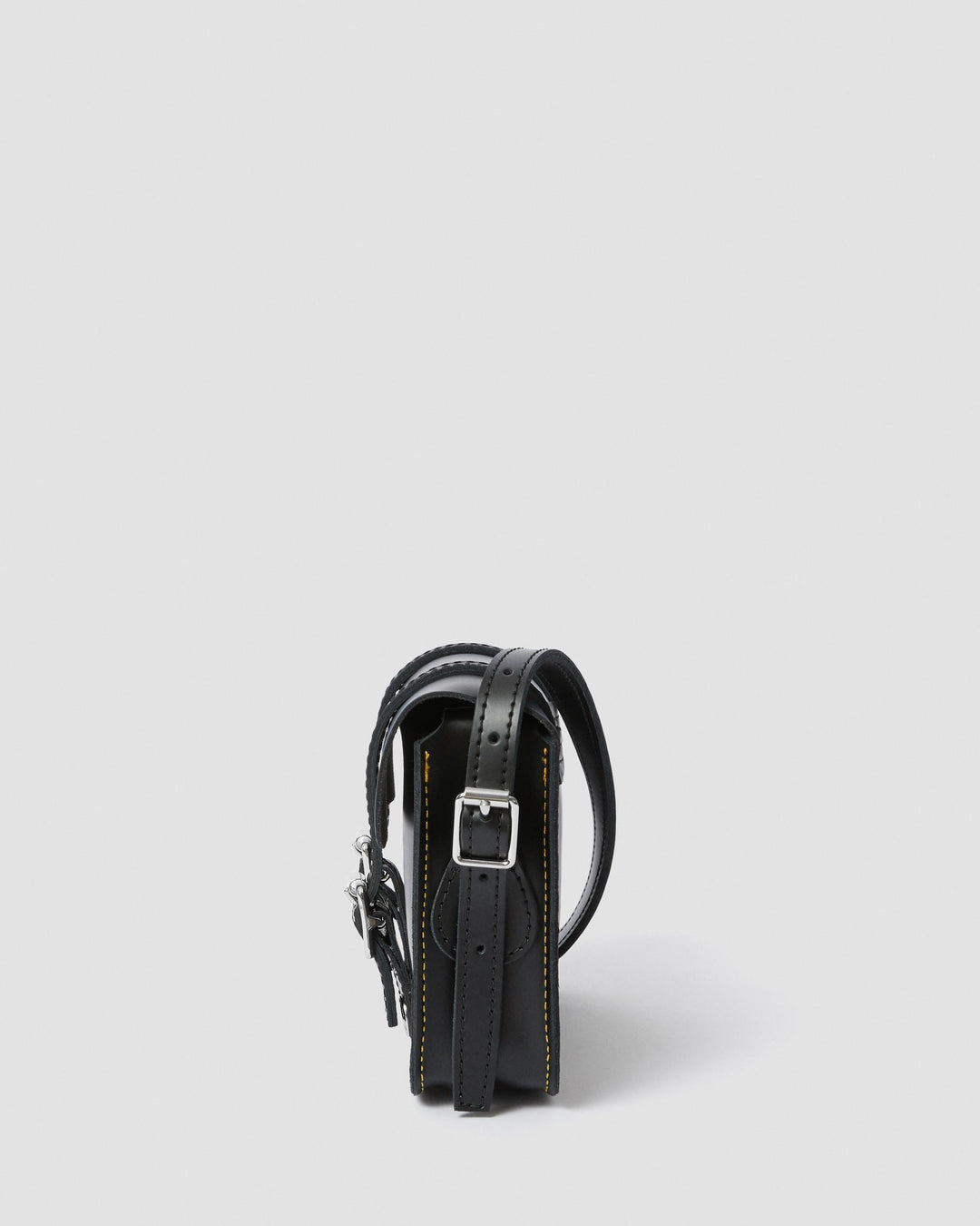 DR. MARTENS – 7 INCH LEATHER CROSSBODY BAG BLACK AB098001