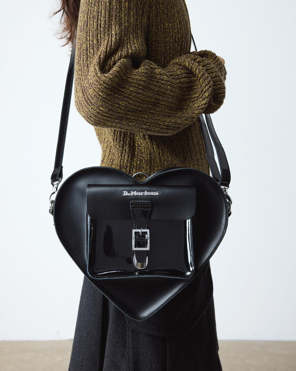 DR. MARTENS – HEART BACKPACK BLACK LEATHER AC807033