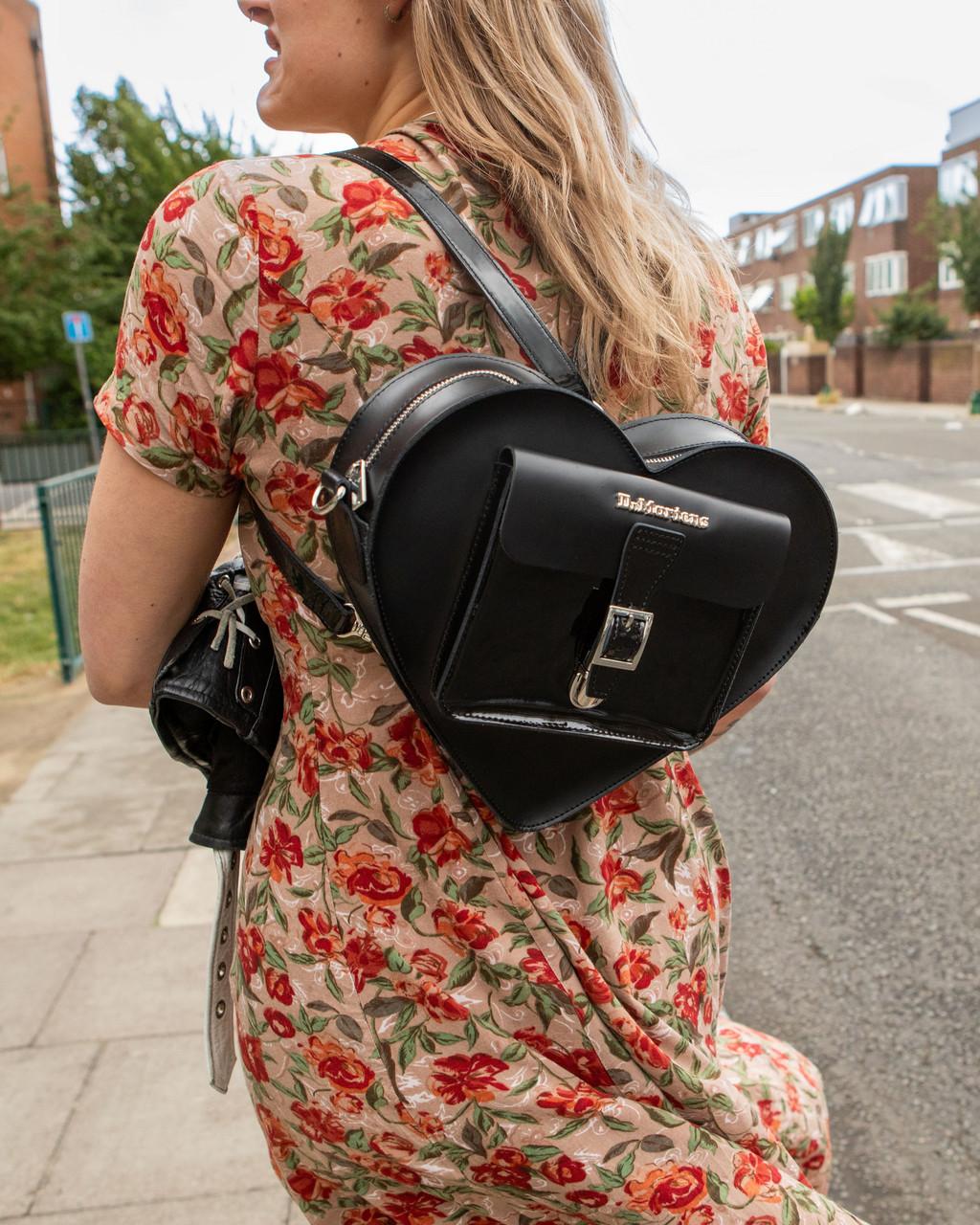 DR. MARTENS – HEART BACKPACK BLACK LEATHER AC807033