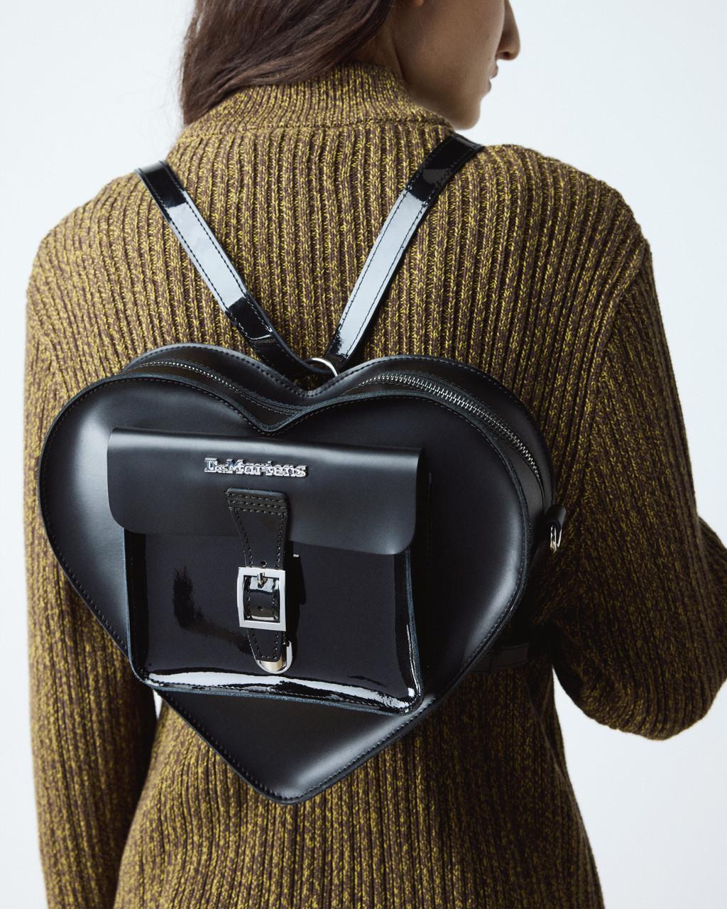 DR. MARTENS – HEART BACKPACK BLACK LEATHER AC807033
