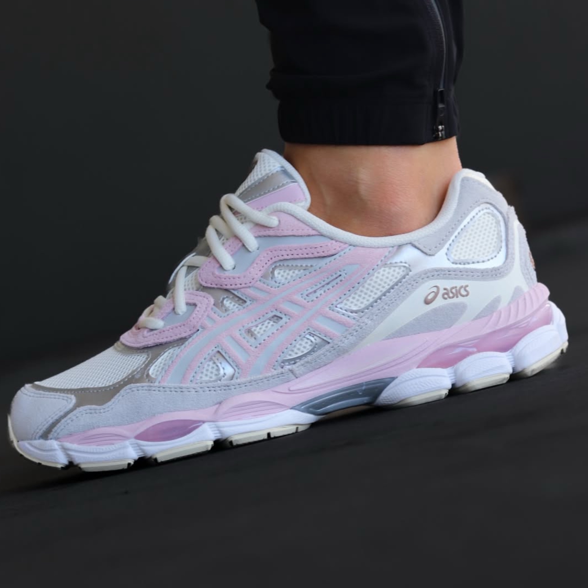 ASICS-GEL-NYC CONCRETE/BARELY ROSE 1203A383-028