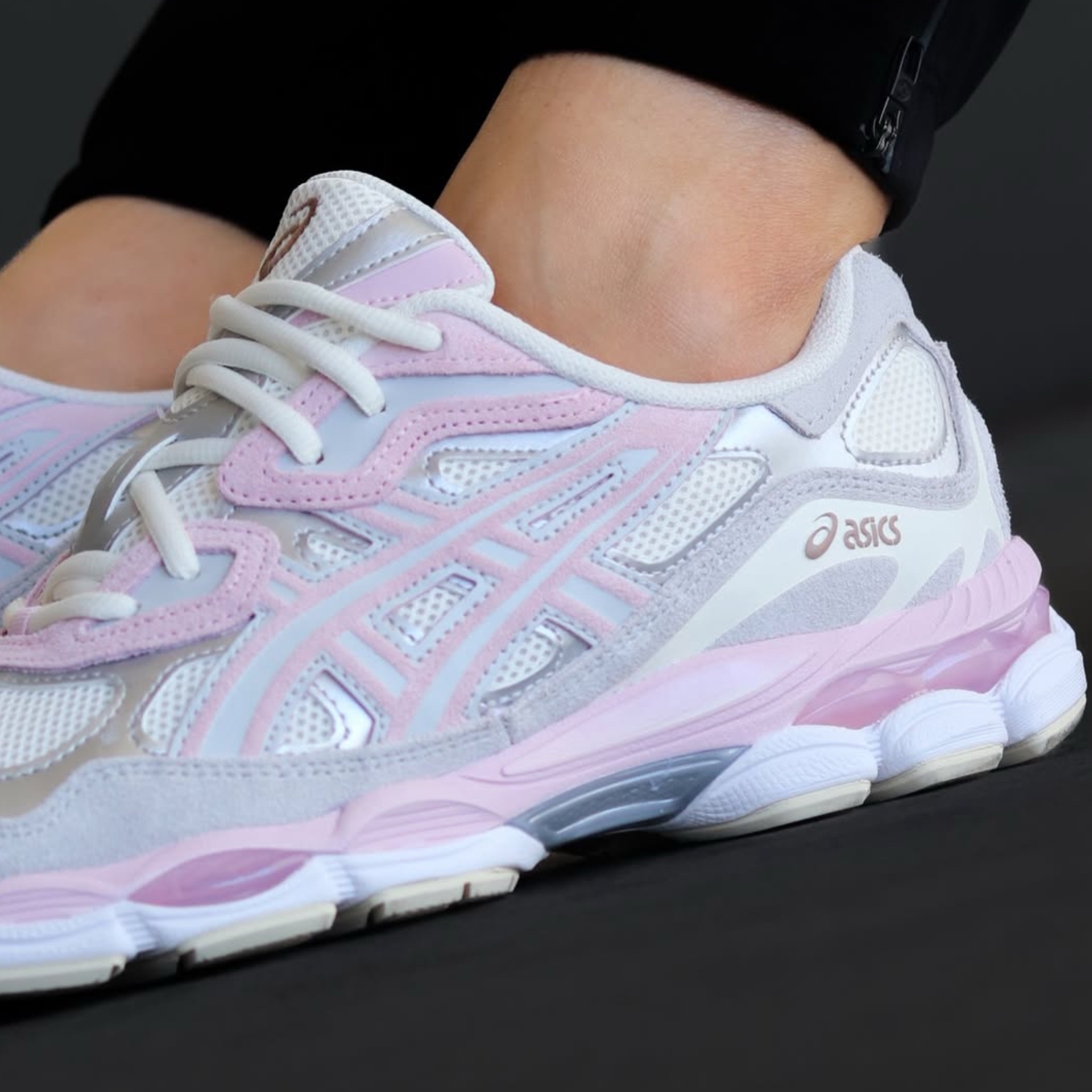 ASICS-GEL-NYC CONCRETE/BARELY ROSE 1203A383-028