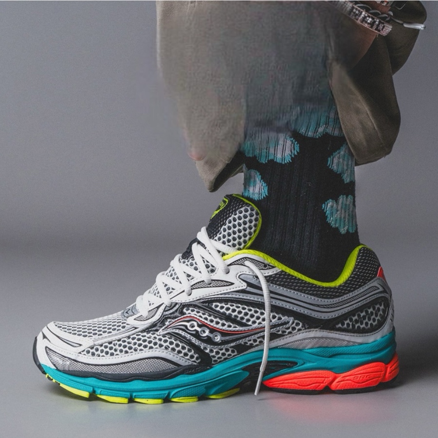 SAUCONY-PROGRID OMNI 9 SILVER MUTANT