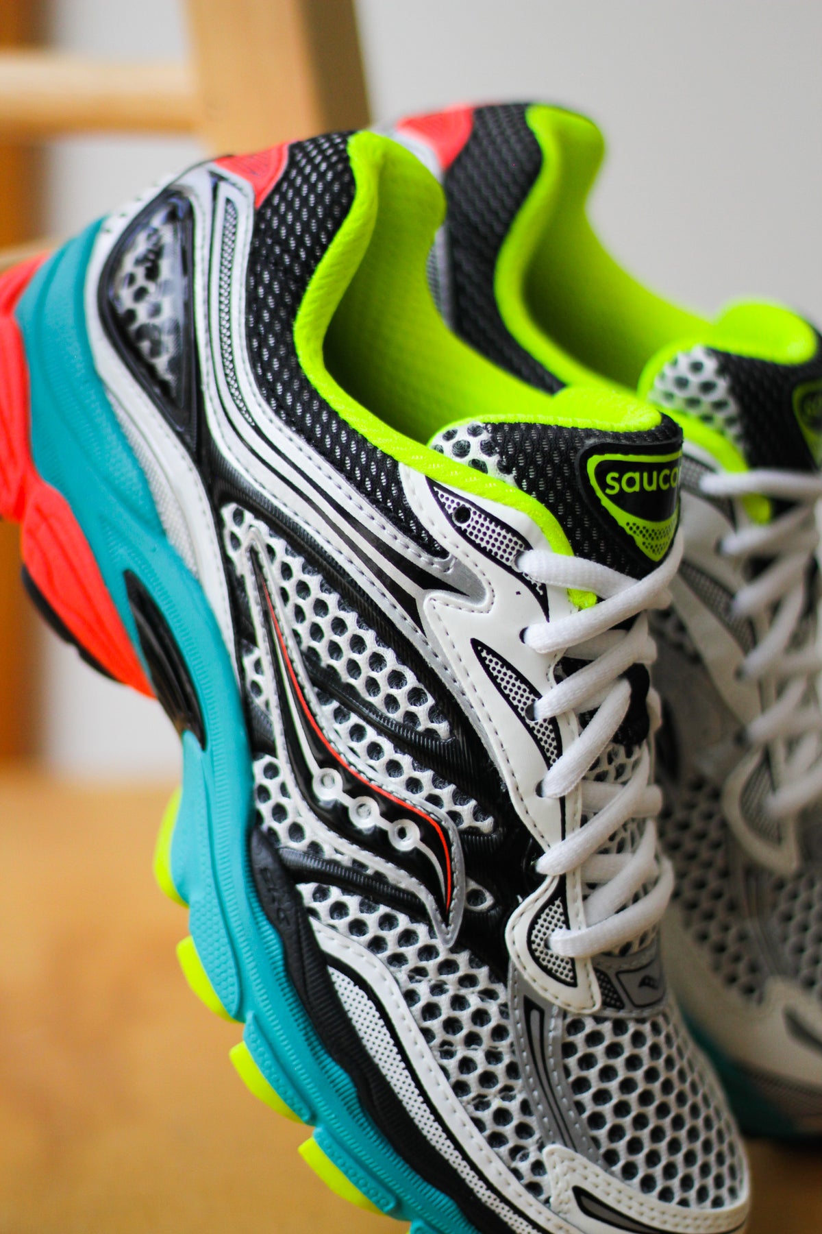 SAUCONY-PROGRID OMNI 9 SILVER MUTANT