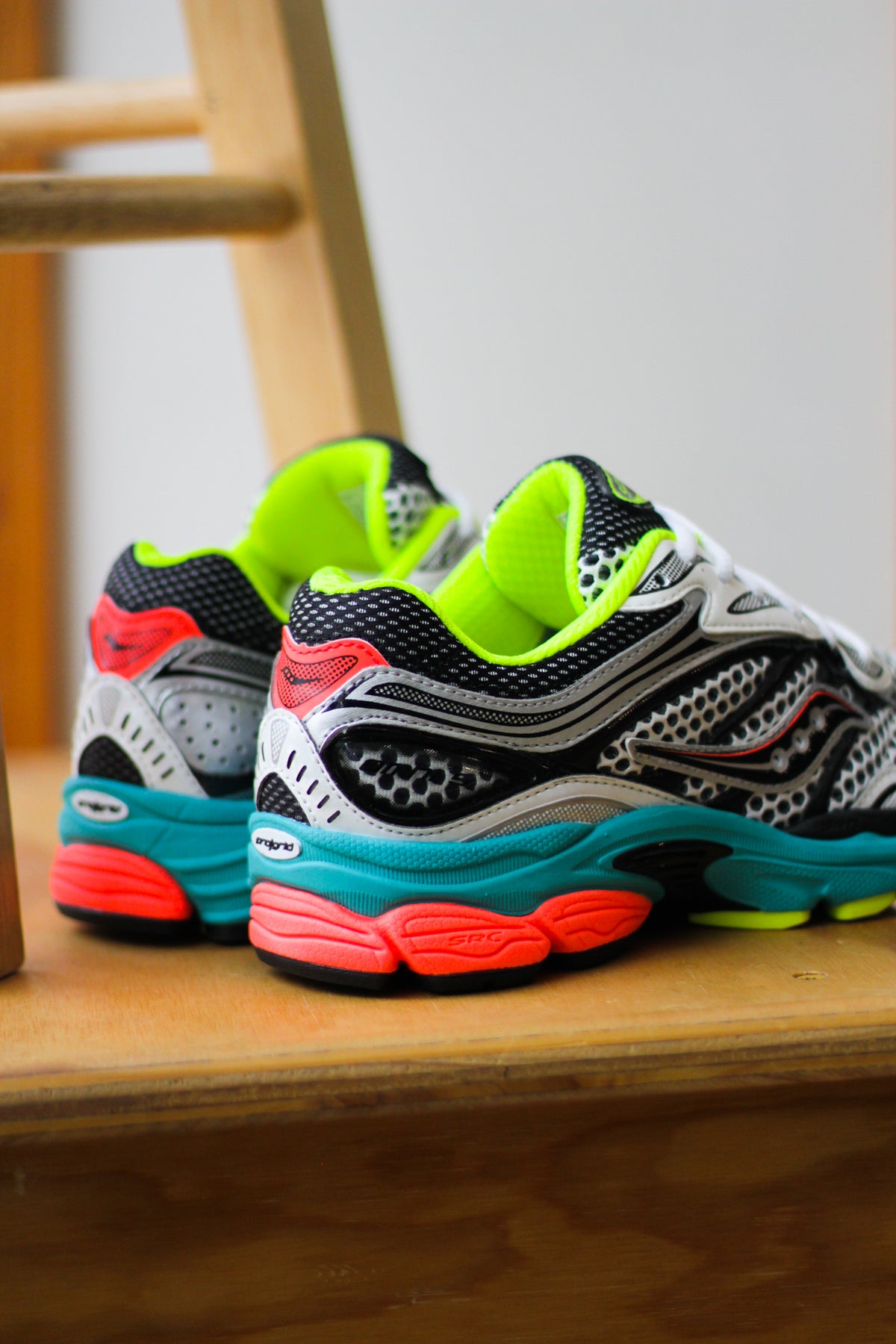 SAUCONY-PROGRID OMNI 9 SILVER MUTANT