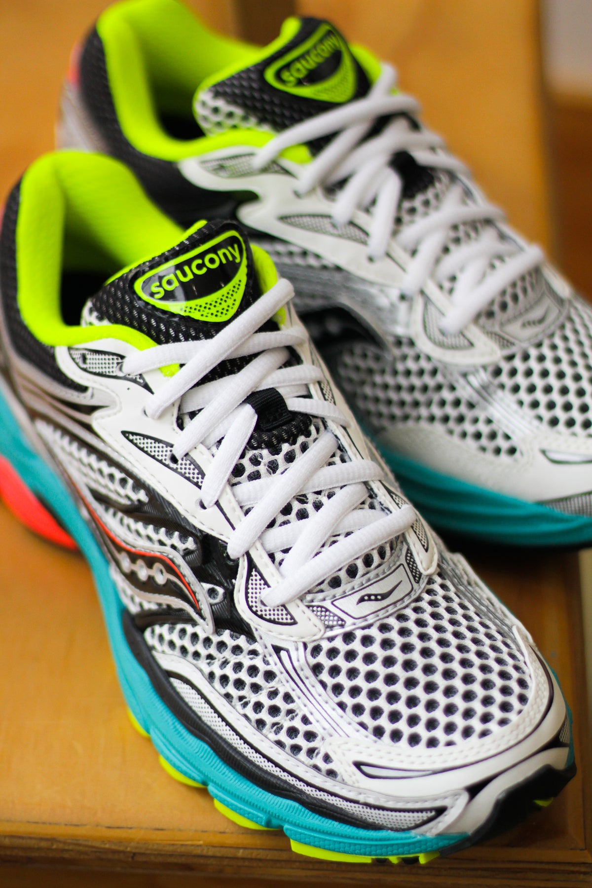 SAUCONY-PROGRID OMNI 9 SILVER MUTANT