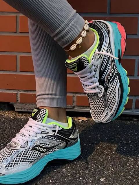 SAUCONY-PROGRID OMNI 9 SILVER MUTANT