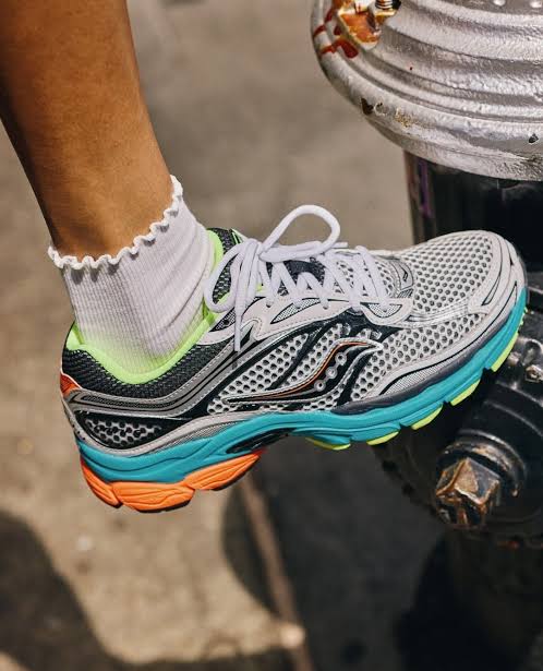 SAUCONY-PROGRID OMNI 9 SILVER MUTANT