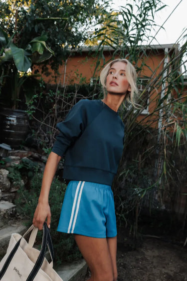 PERFECT WHITE TEE-TRAVEL SHORT WITH SIDE STRIPES COBALT