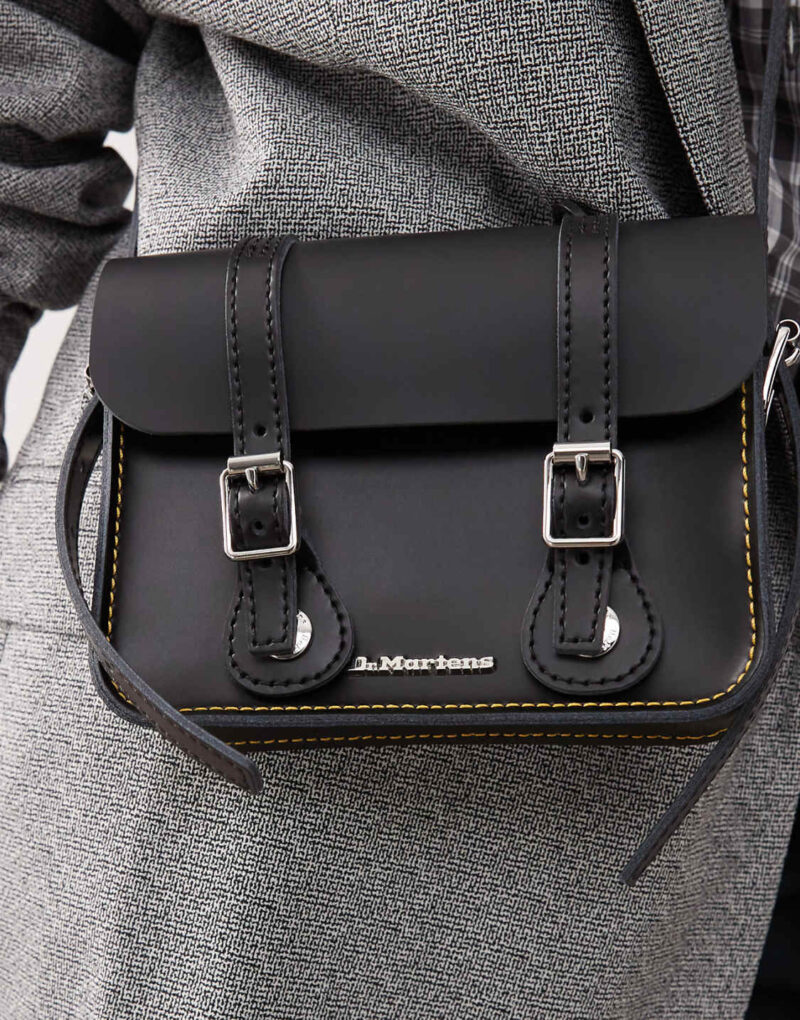 DR. MARTENS-7 INCH CROSSBODY BAG BLACK