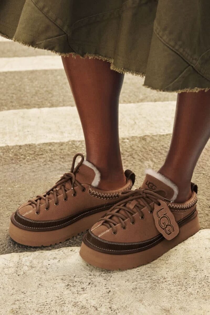 1180361 CHE UGG-HERITAGE LACE-UP SLIPPER CHESTNUT