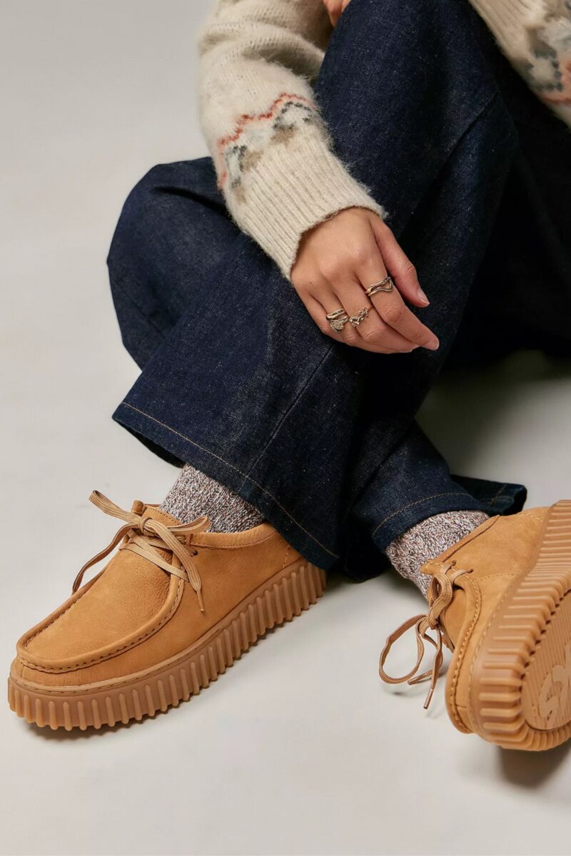 CLARKS-TORHILL BEE LIGHT TAN NUBUCK
