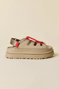 UGG – WOMEN'S GOLDENGLOW TOGGLE SANDAL MUSTARD SEED