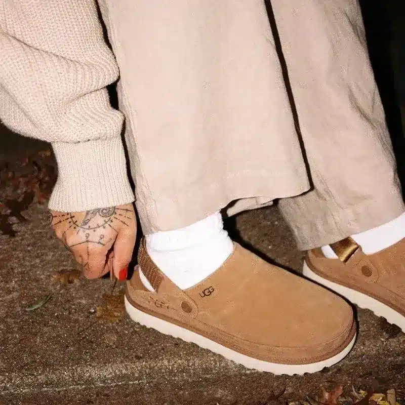 UGG-GOLDENSTAR CLOG CHESTNUT