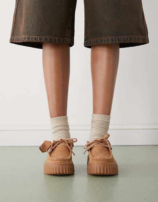CLARKS-TORHILL BEE LIGHT TAN NUBUCK